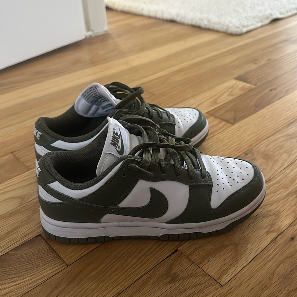 Woman’s Dunk Low ‘Medium Olive’